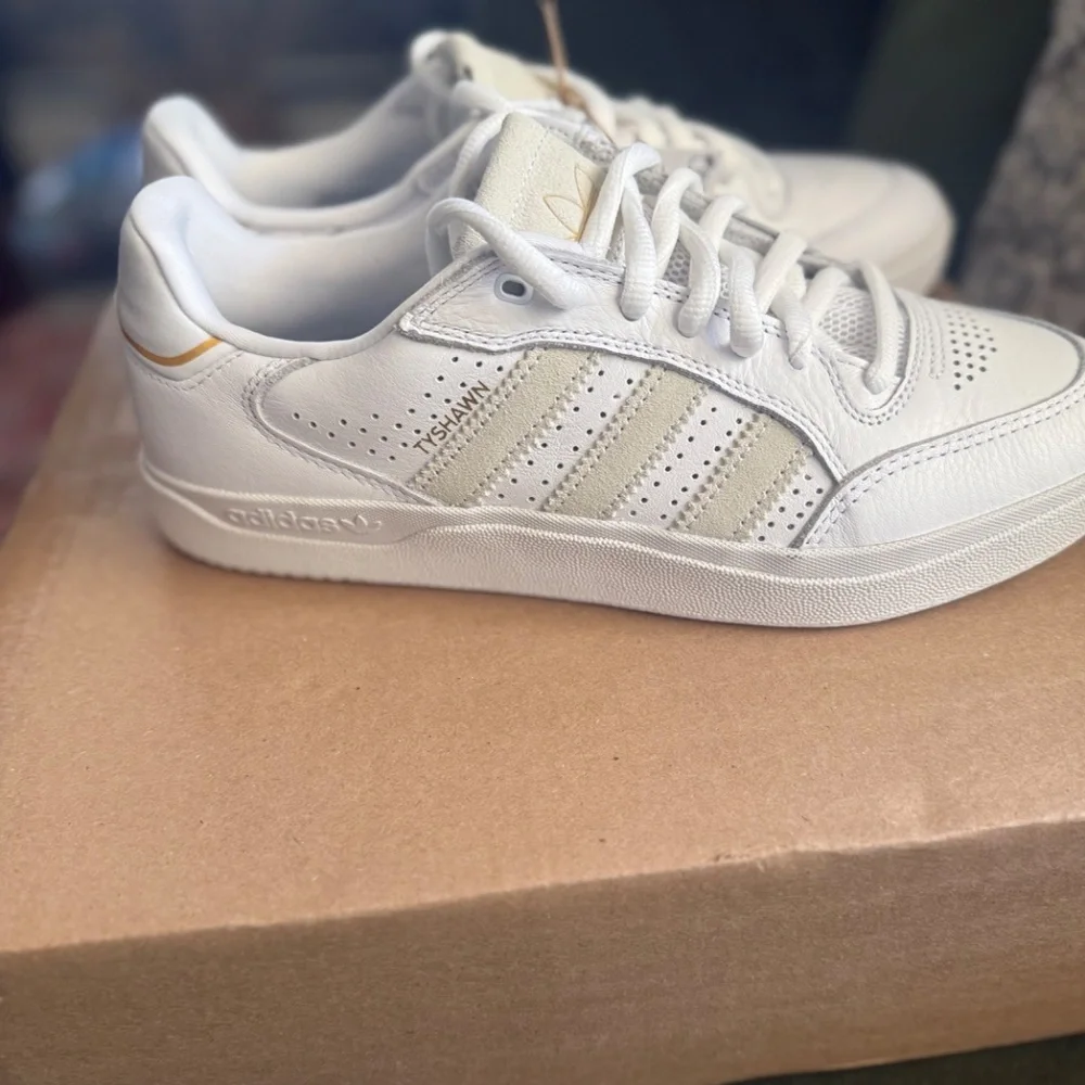 Adidas Tyshawn Low – White/Beige Men’s 7/ Women’s 8 • Brand New w/ Tags + Box